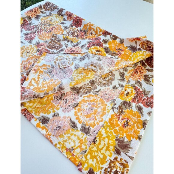 Vintage 1970s pleated curtain, large orange brown and yellow flowers - Picture 8 of 10